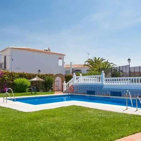 Townhouse Verano Azul Nerja Canovas Tatil Evi *